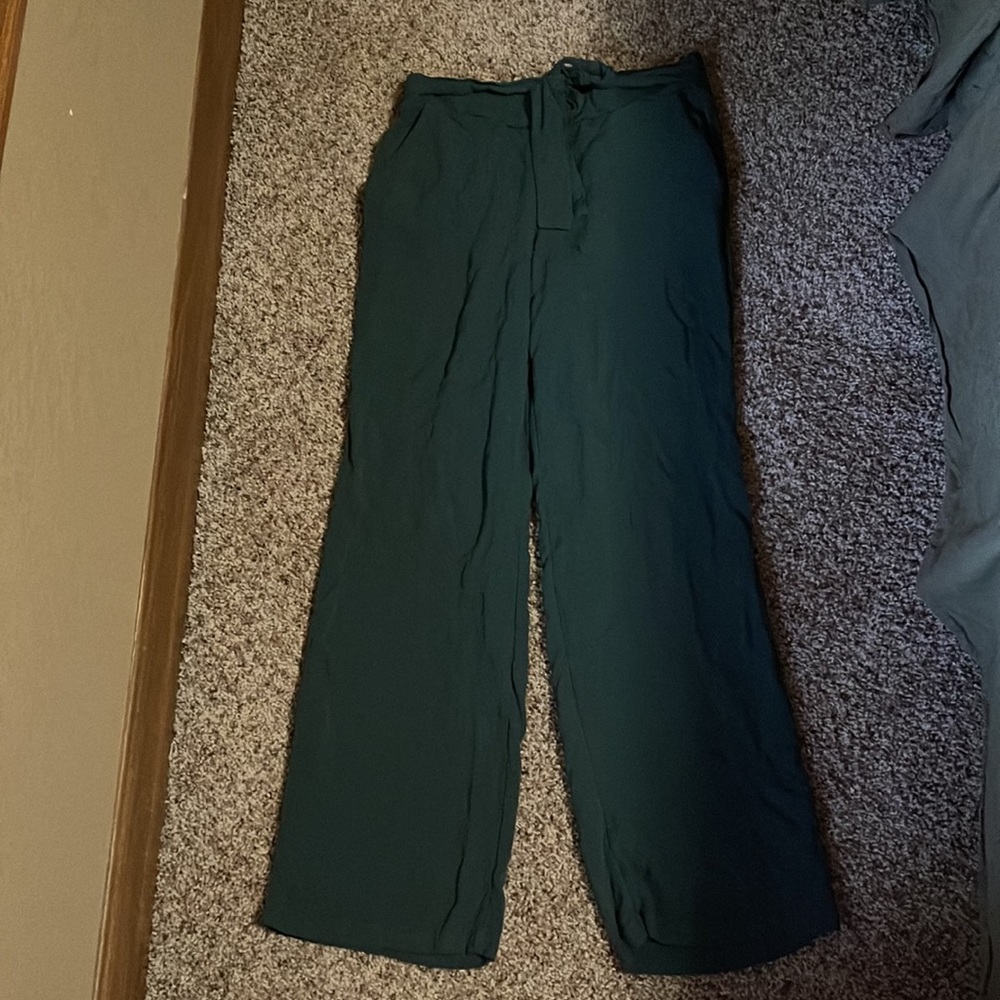 Maurice’s dress pants size small.